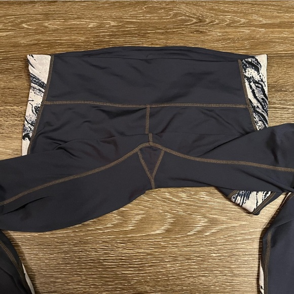 GapFit | gFast Full Length Leggings with Marble Accent Size Large - Picture 4 of 7